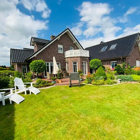 Ferienzimmer Claudia Surwold Exterior photo