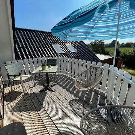 Ferienzimmer Claudia Surwold Exterior photo